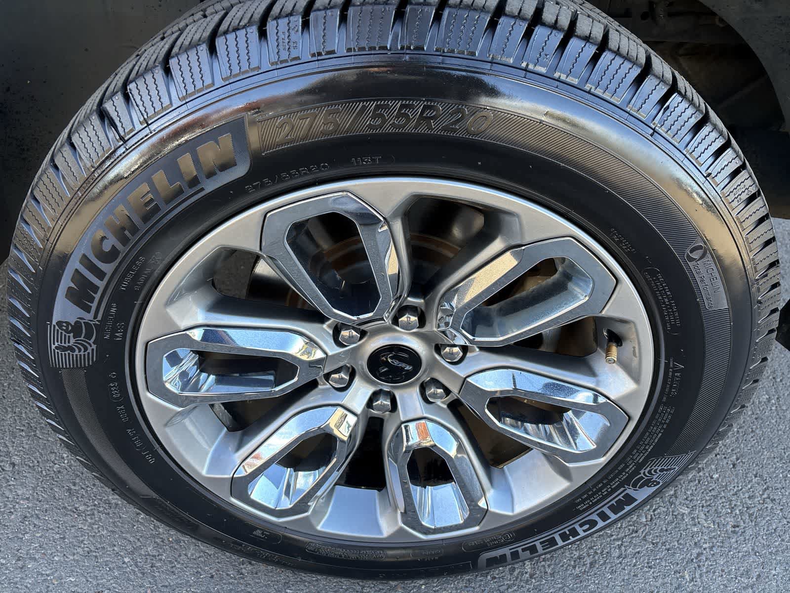Certified 2019 RAM 1500 Laramie AWD/4WD image 4