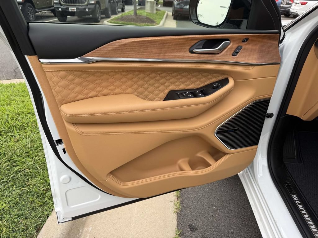 New 2026 Jeep Grand Cherokee L Summit w/ Advanced Protech Group IV AWD/4WD image 33