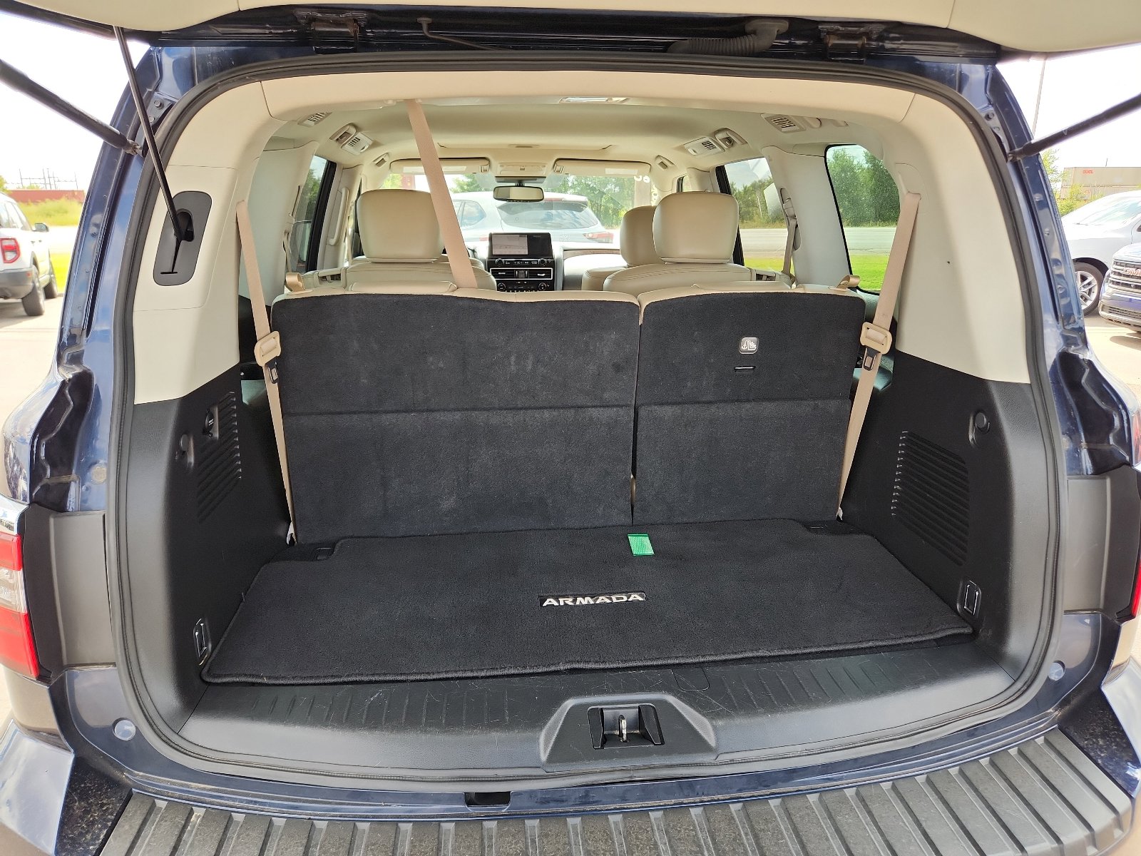 Used 2023 Nissan Armada SL w/ Captain's Chairs Package RWD image 8