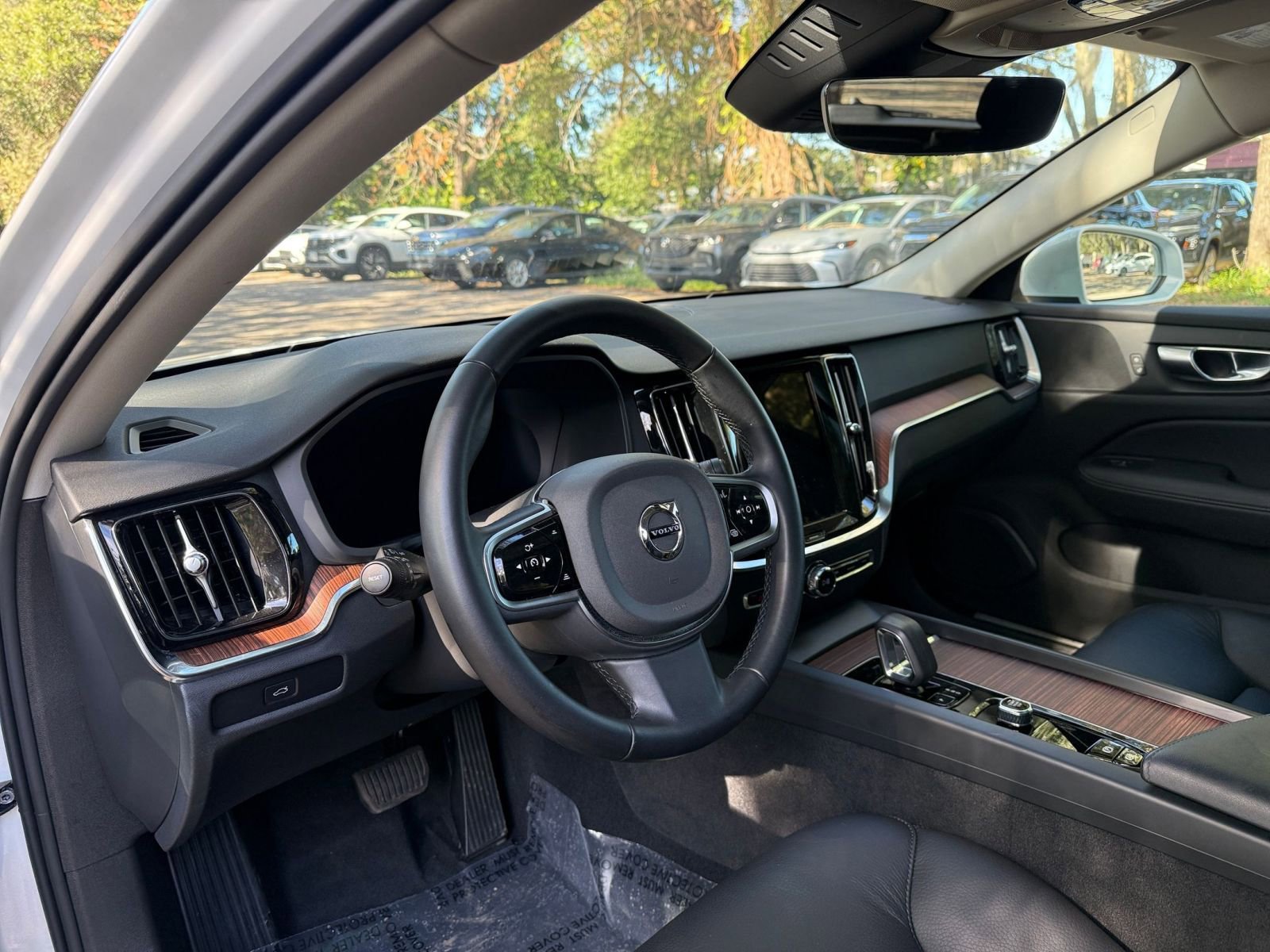 Used 2025 Volvo V60 B5 Cross Country Plus image 29