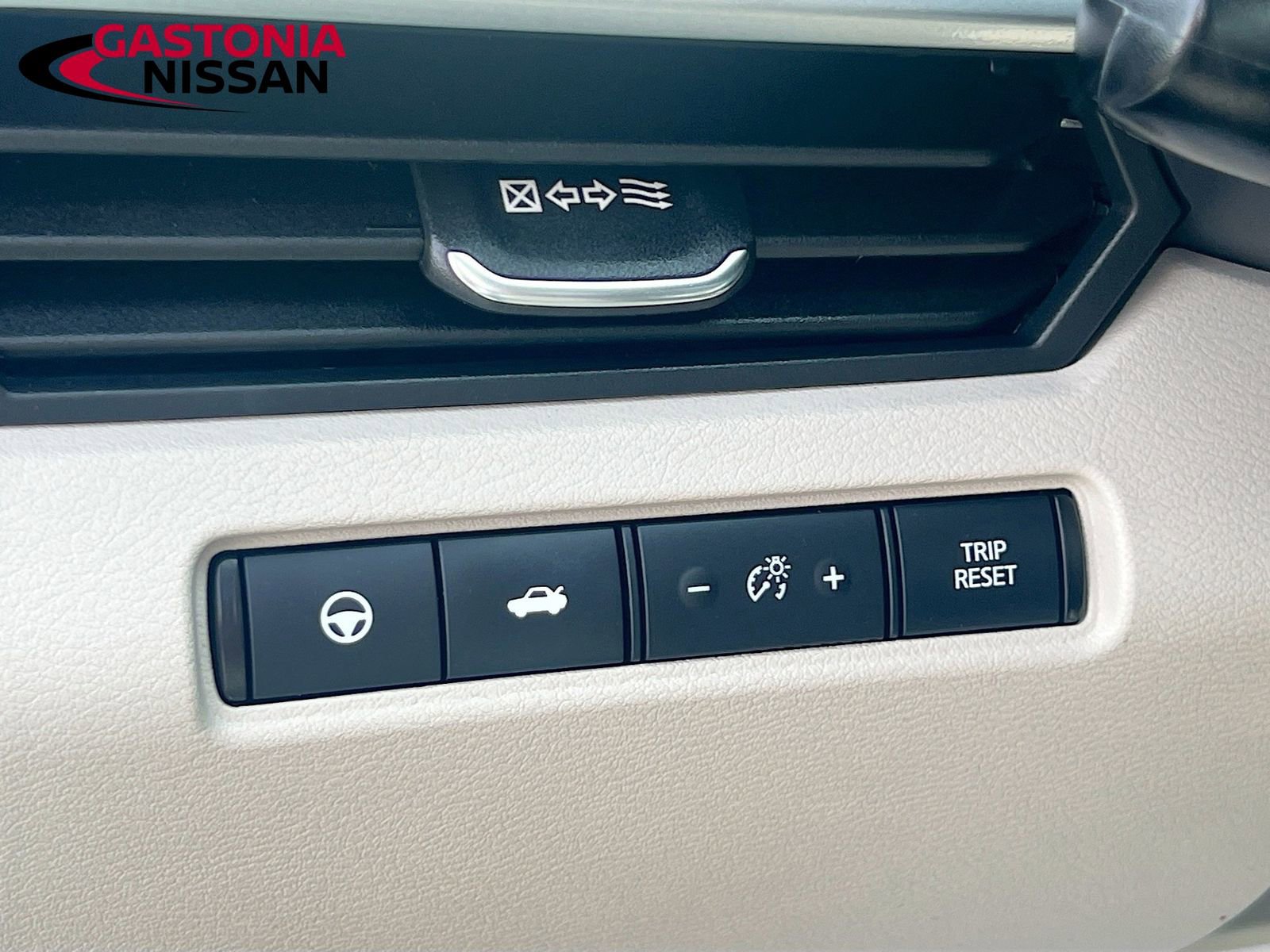 Used 2023 Nissan Altima 2.5 SV w/ SV Premium Package image 13