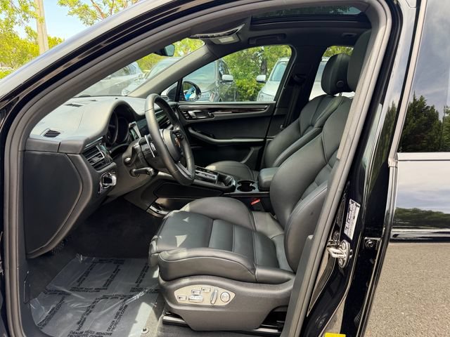 Used 2025 Porsche Macan Turbo AWD/4WD image 11