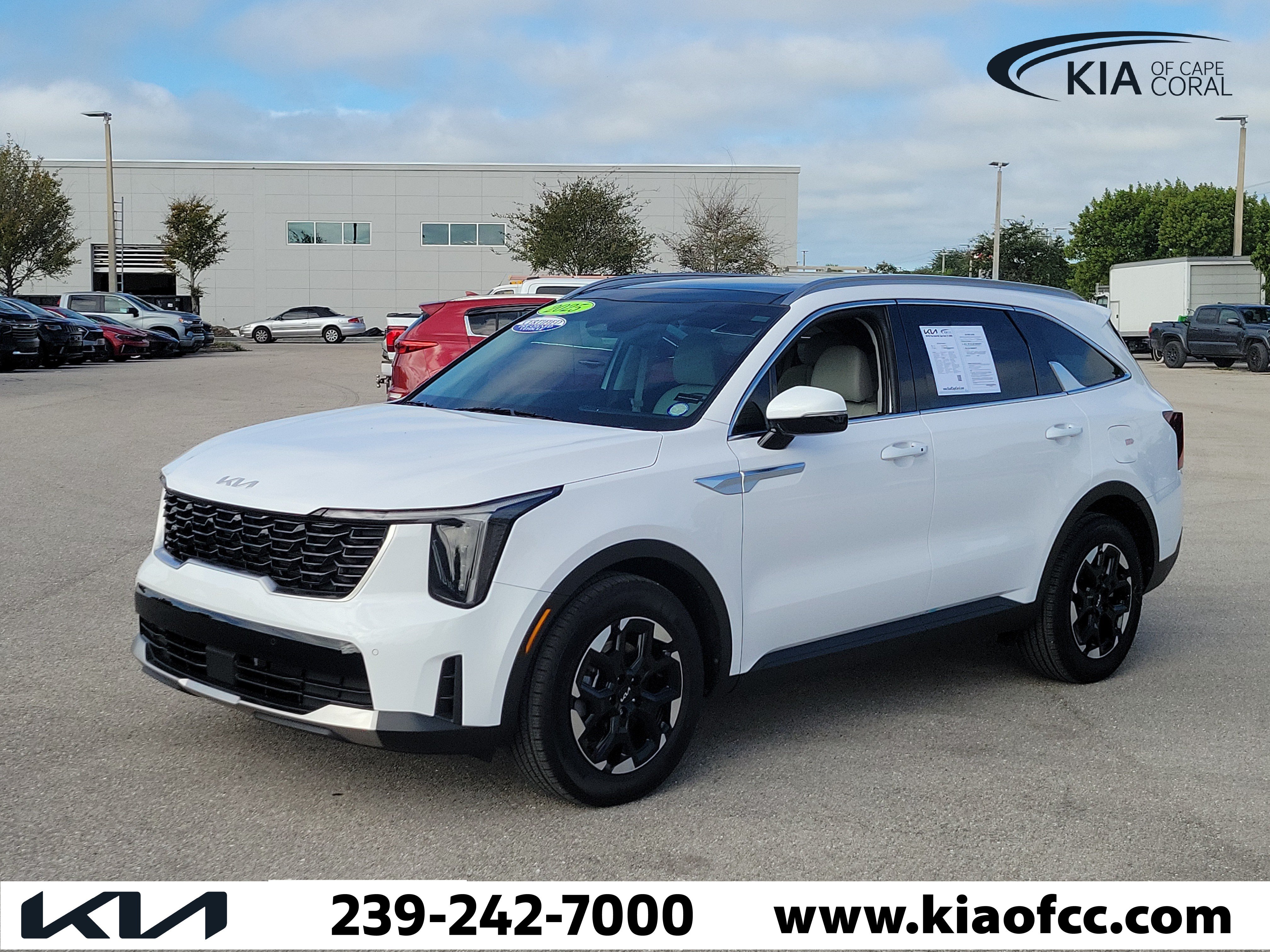 Certified 2025 Kia Sorento S w/ Panoramic Sunroof Package FWD image 3