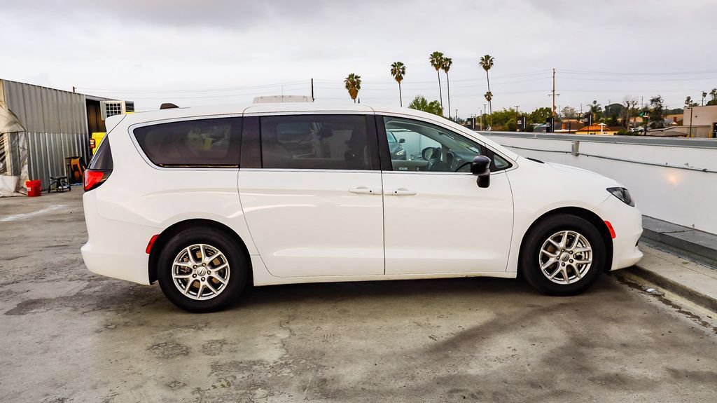 Used 2024 Chrysler Voyager LX FWD image 13
