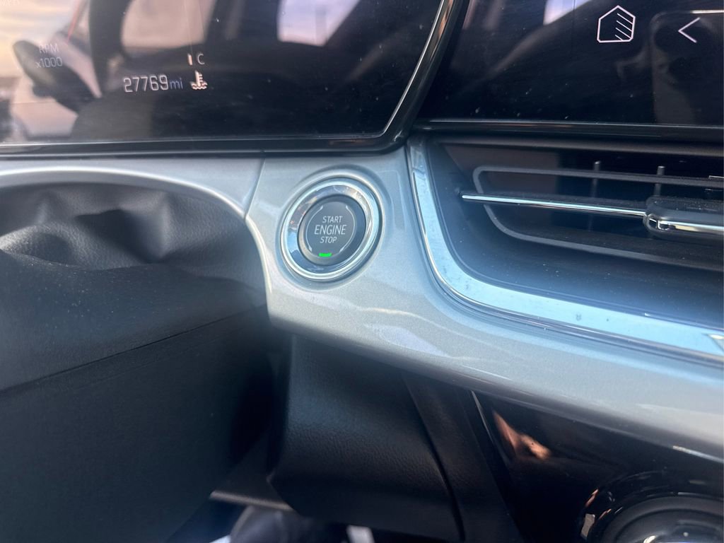 Used 2024 Chevrolet Trax LT w/ Sunroof Package FWD image 27