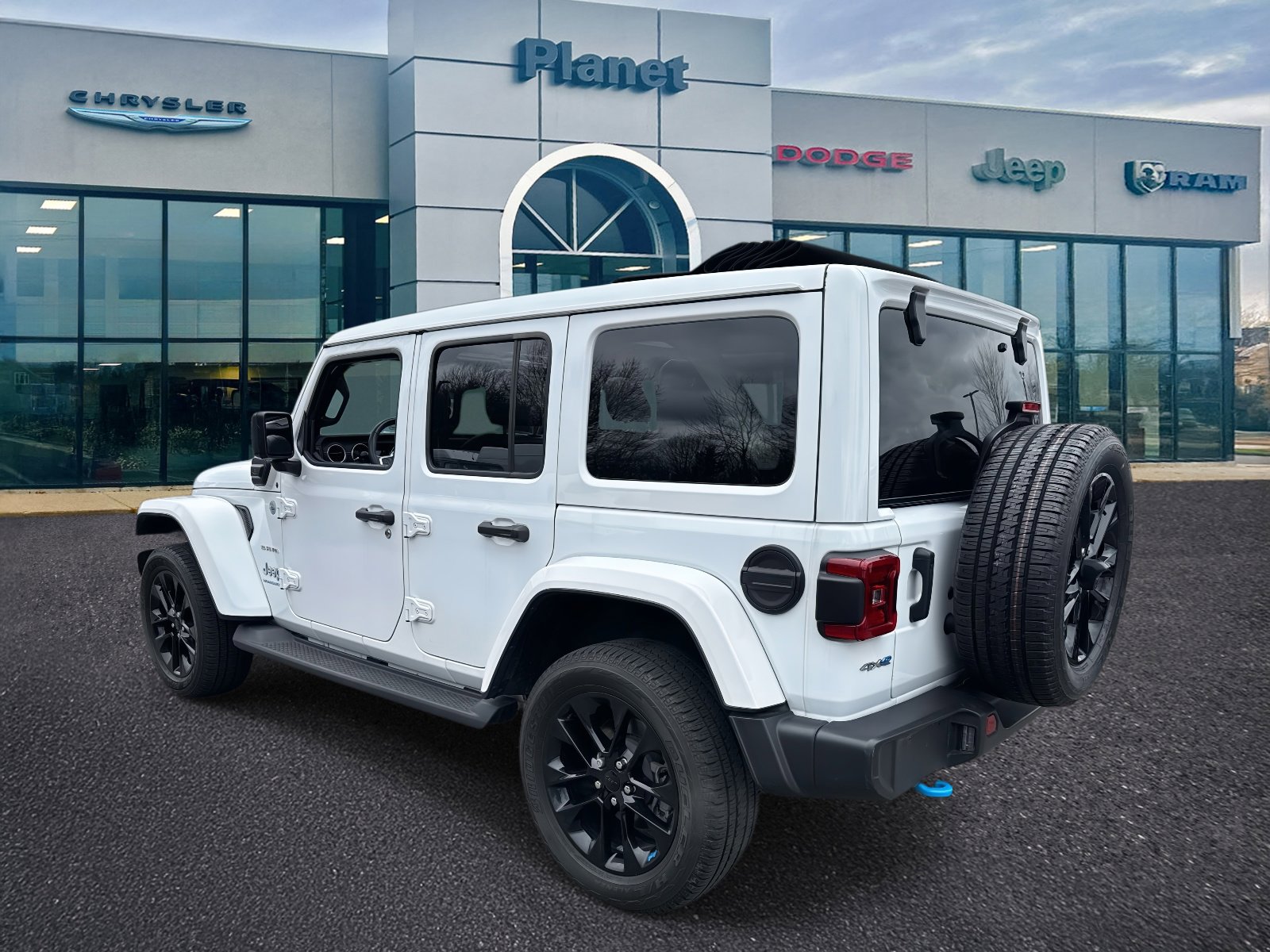 Used 2023 Jeep Wrangler Unlimited Sahara w/ Cold Weather Group image 3