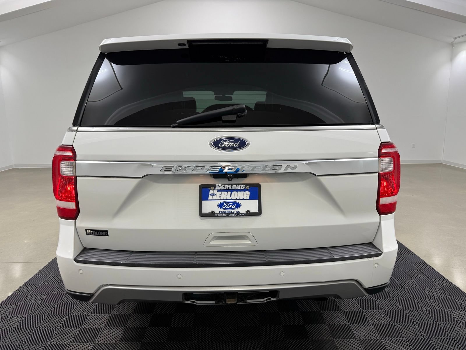 Used 2019 Ford Expedition XLT w/ Equipment Group 201A AWD/4WD image 6