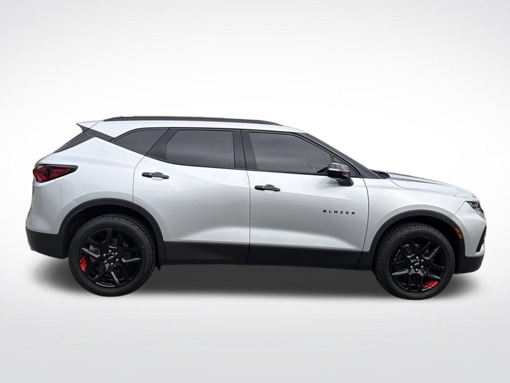Used 2022 Chevrolet Blazer LT w/ Redline Edition FWD image 7