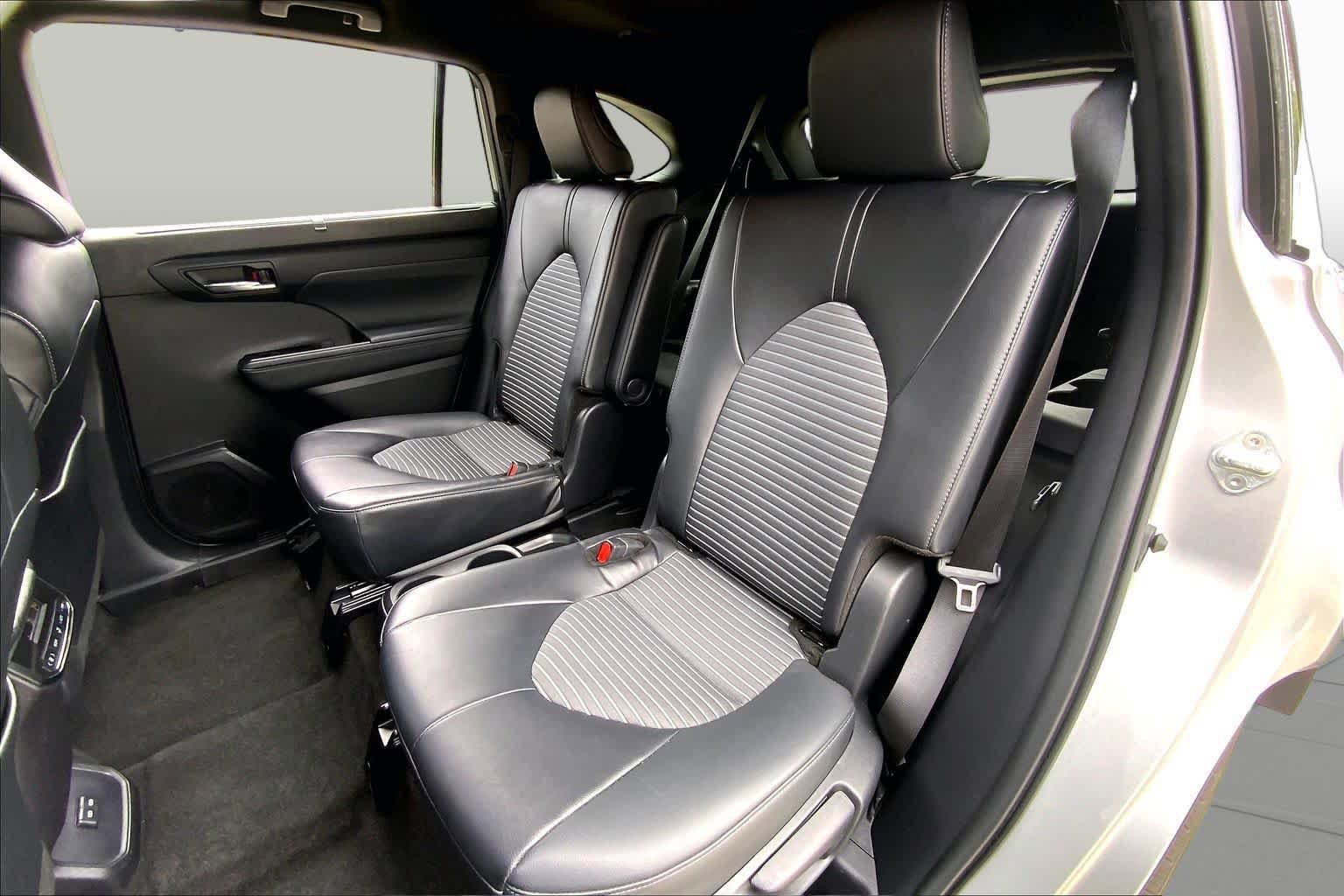 Used 2024 Toyota Highlander XSE FWD image 21