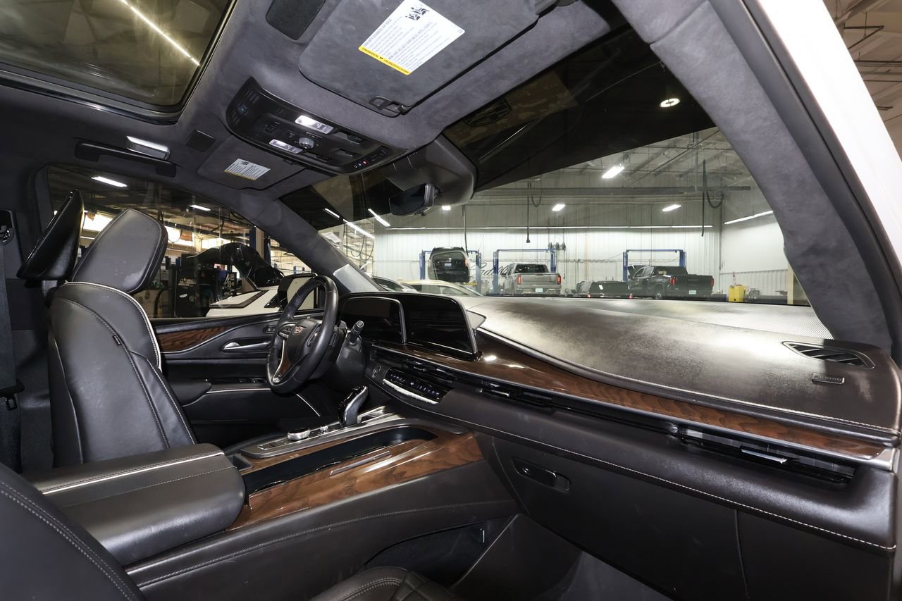 Certified 2024 Cadillac Escalade Sport Platinum w/ LPO, ONYX Package AWD/4WD image 30