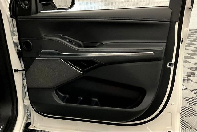 Used 2025 Lincoln Navigator Reserve w/ Jet Appearance Package image 23