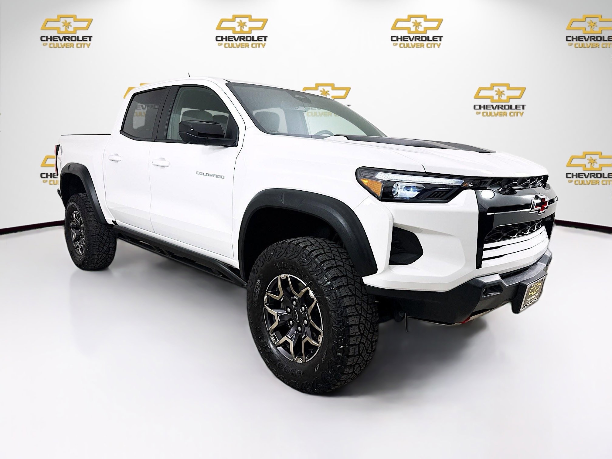 Used 2024 Chevrolet Colorado ZR2 w/ Technology Package AWD/4WD image 1
