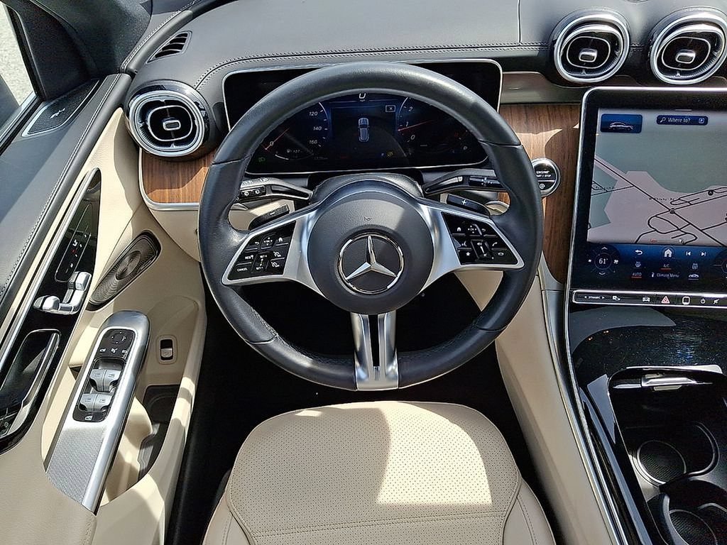 Used 2023 Mercedes-Benz GLC 300 4MATIC image 2