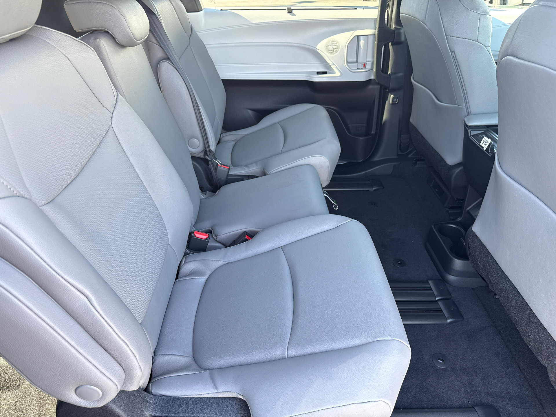 New 2026 Toyota Sienna XLE image 17