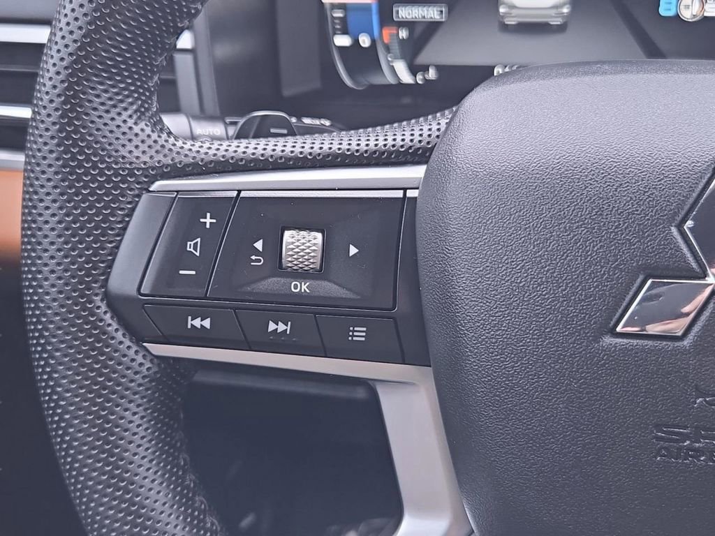 Used 2023 Mitsubishi Outlander SEL image 22