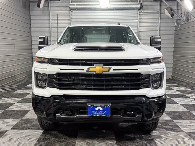 Used 2024 Chevrolet Silverado 2500 Custom w/ Custom Value Package image 3