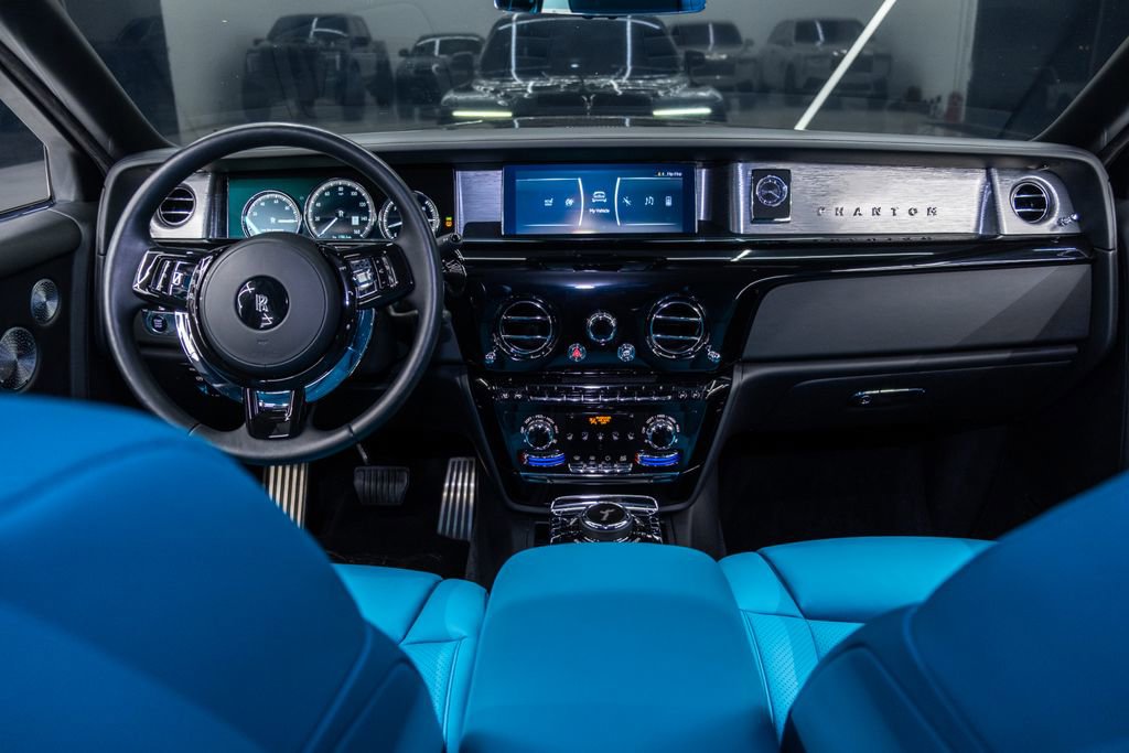 Used 2023 Rolls-Royce Phantom Sedan image 40