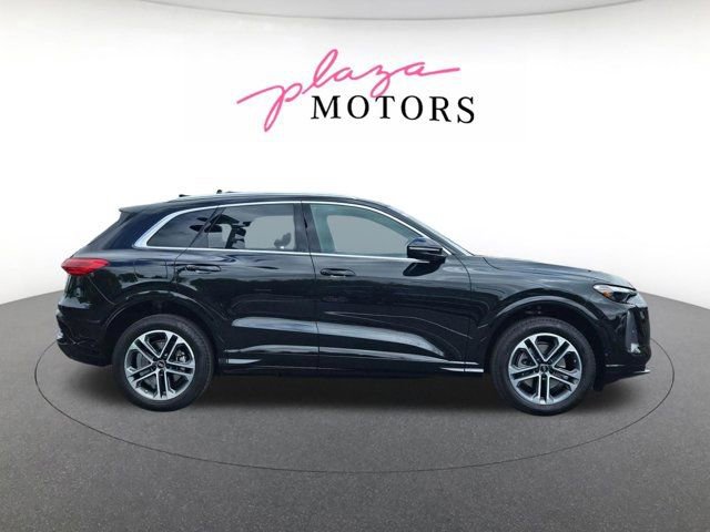 Certified 2025 Audi Q5 Premium w/ Convenience Package AWD/4WD image 4
