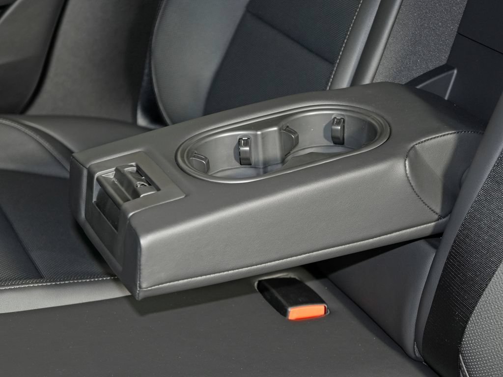 New 2026 Porsche Taycan 4S AWD/4WD image 36