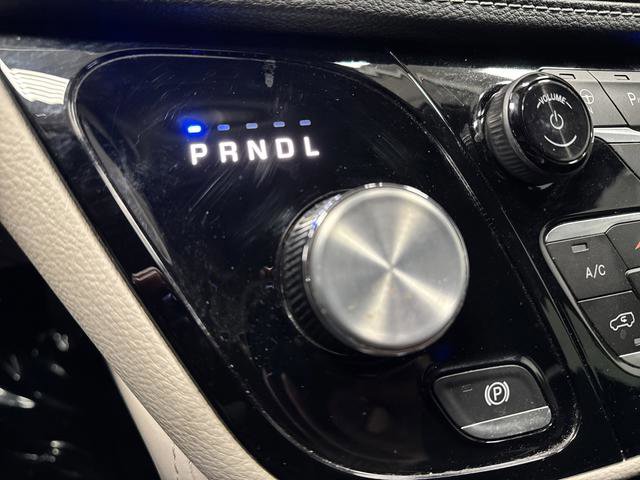 Used 2023 Chrysler Pacifica Limited w/ Uconnect Theater Family Group image 24