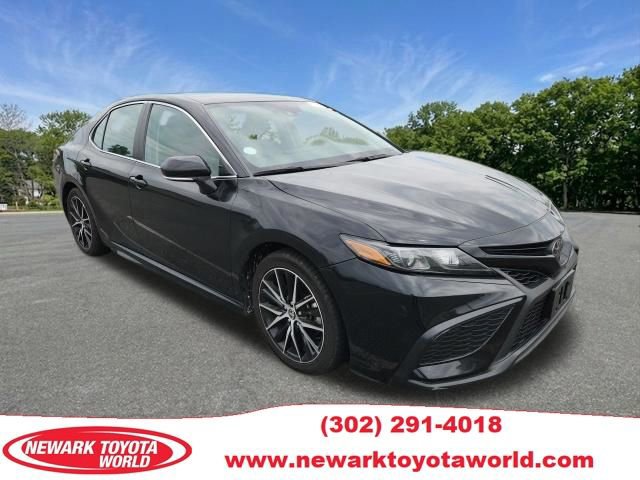 Used 2024 Toyota Camry SE w/ Cold Weather Package AWD/4WD image 1