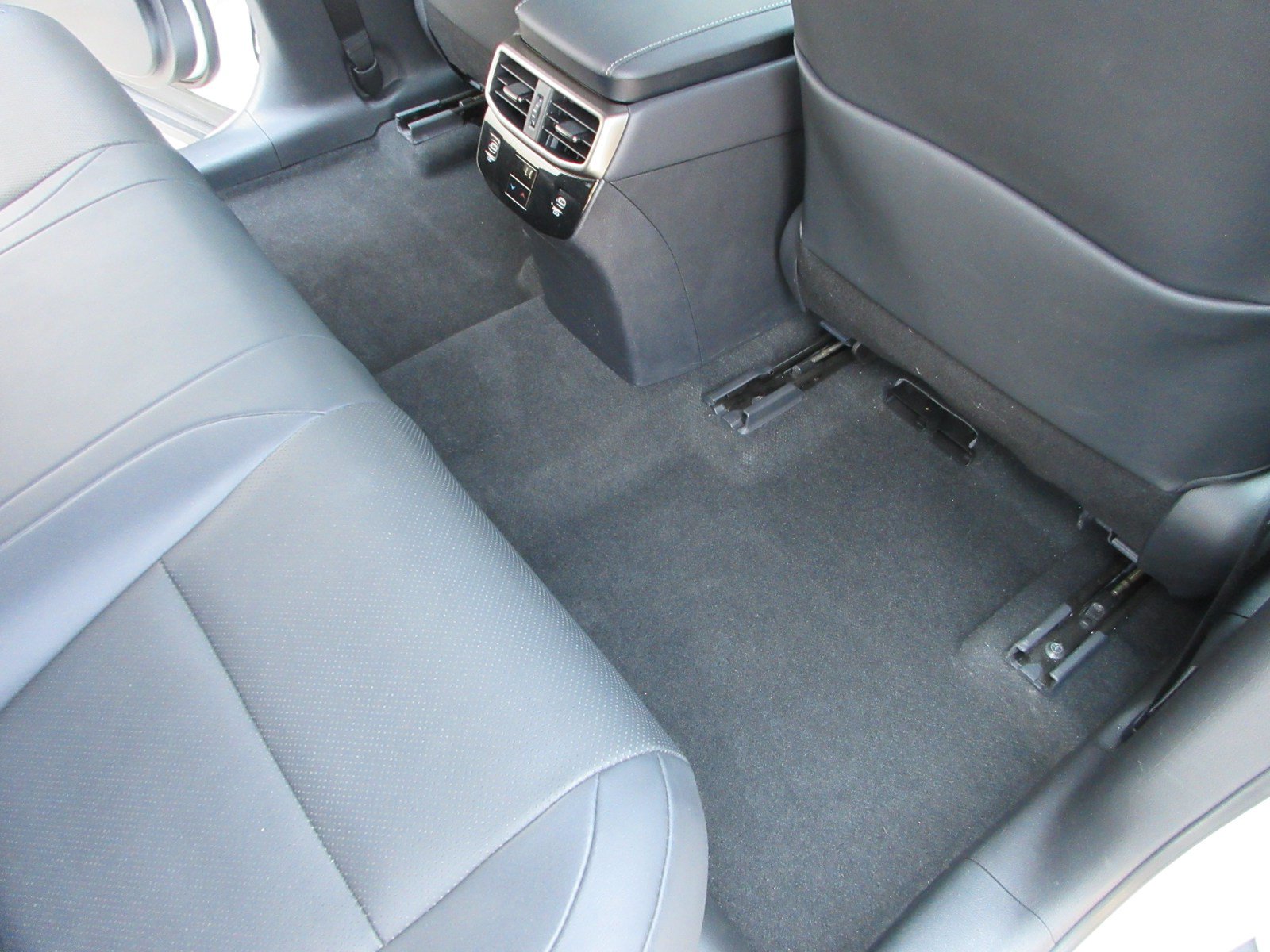 Used 2023 Lexus RX 350 Premium w/ Cold Area Package AWD/4WD image 20