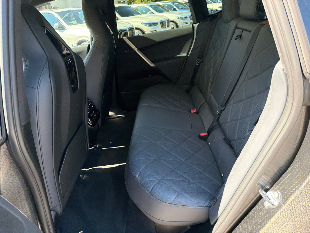 Used 2023 BMW iX xDrive50 w/ Sport Package AWD/4WD image 20