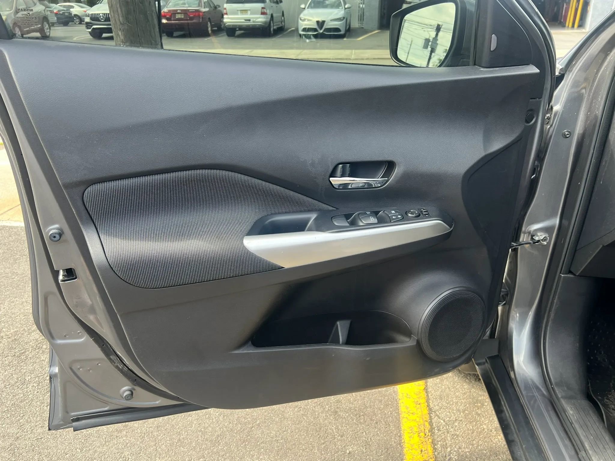 Used 2019 Nissan Kicks SV FWD image 11