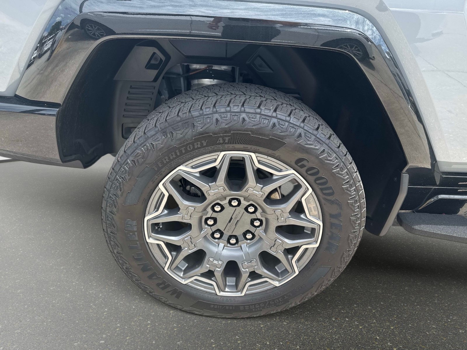 Used 2025 GMC Hummer EV 3X AWD/4WD image 38