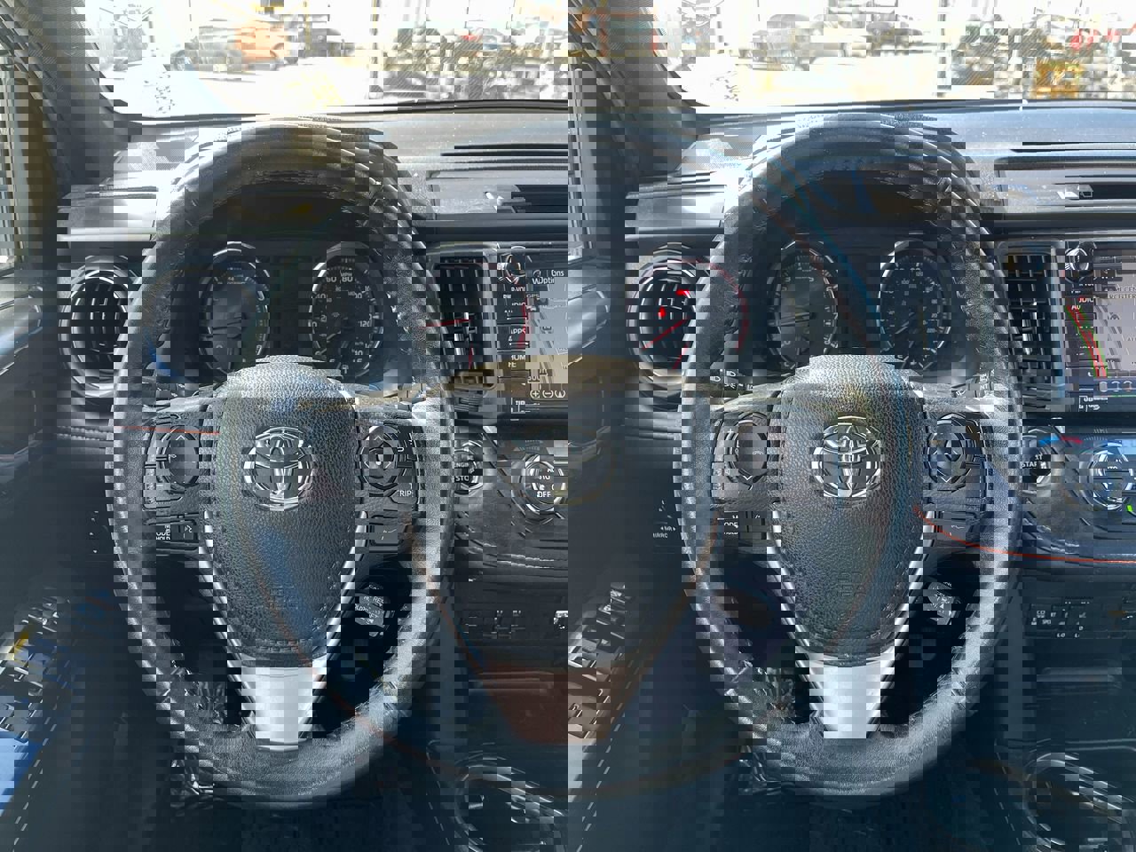 Used 2017 Toyota RAV4 SE image 30