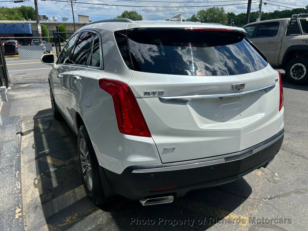 Used 2018 Cadillac XT5 Luxury w/ Driver Awareness Package AWD/4WD image 4
