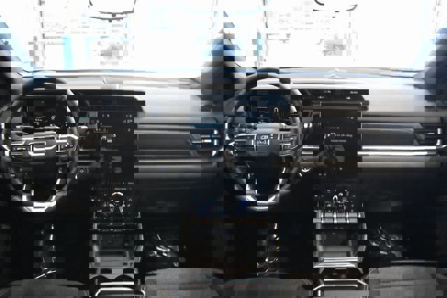 Used 2025 GMC Terrain Elevation w/ Technology Package II image 5