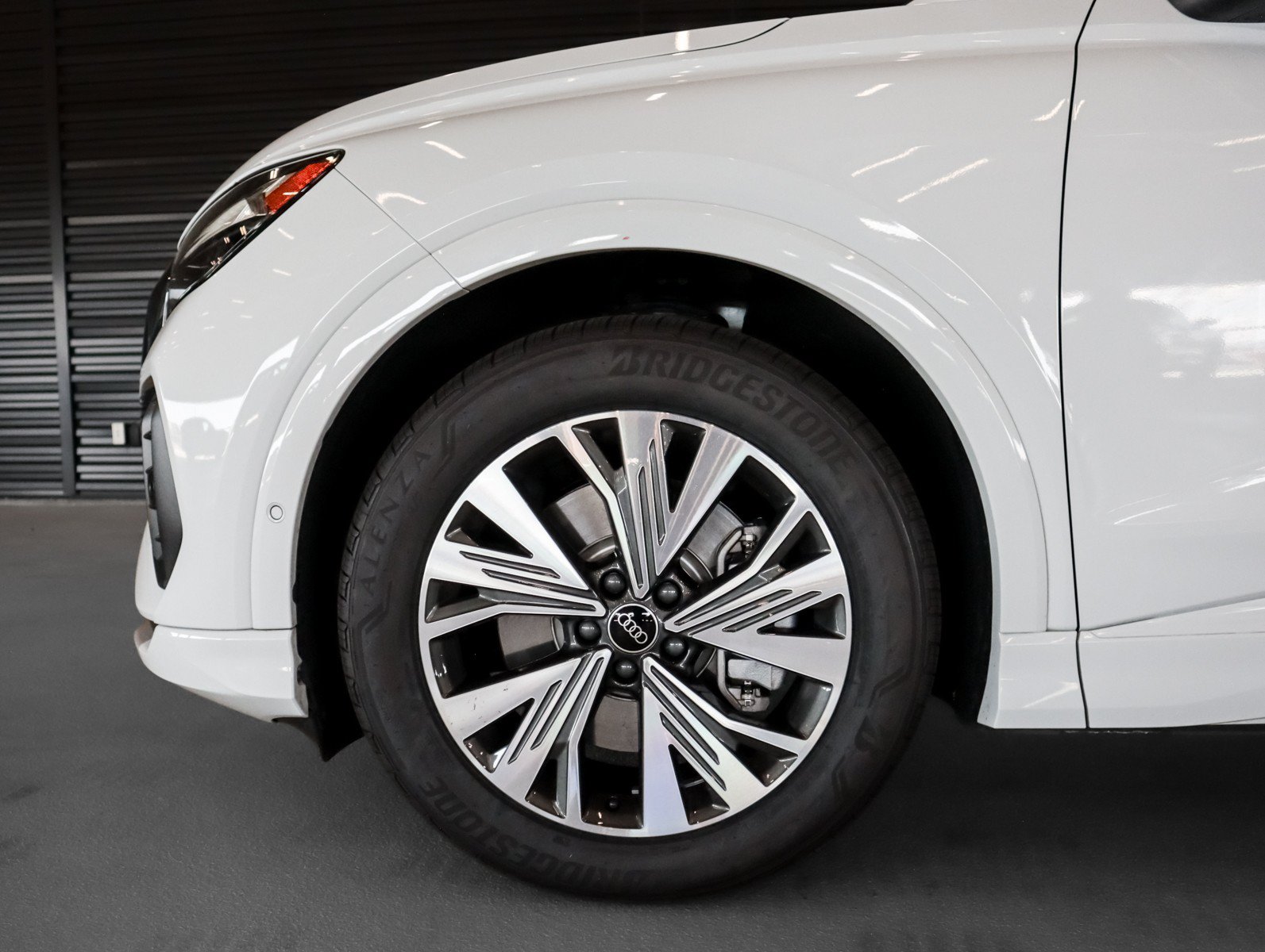 Used 2023 Audi Q4 e-tron Premium Plus RWD image 4