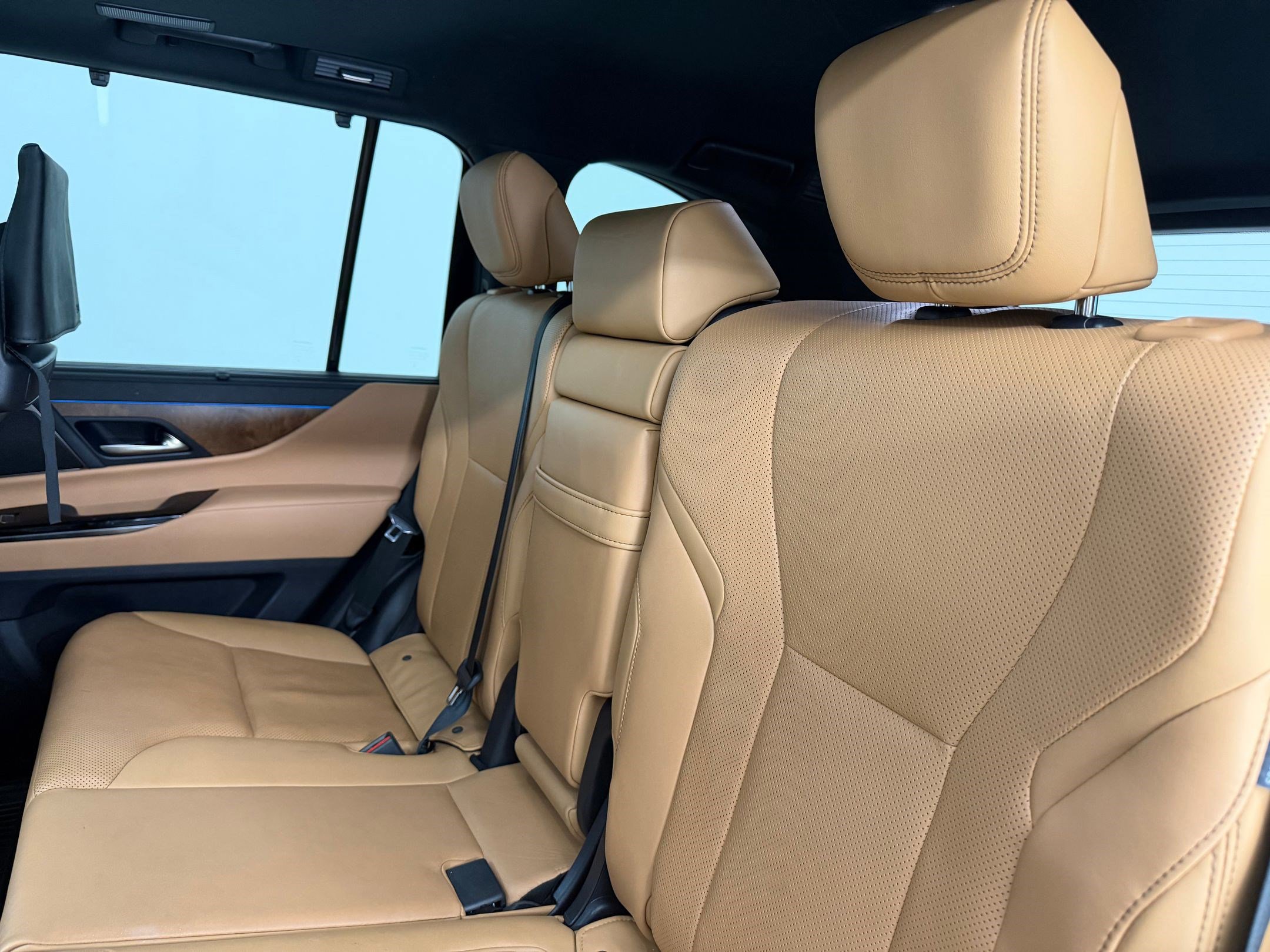 Used 2023 Lexus LX 600 4WD w/ Luxury Package image 25