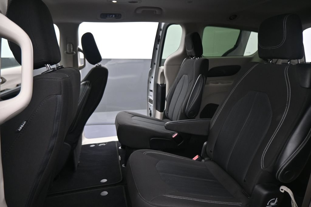 Used 2022 Chrysler Voyager LX FWD image 43