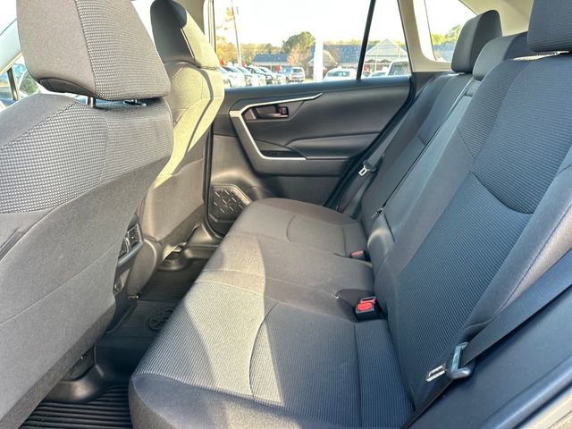 Used 2022 Toyota RAV4 LE image 11