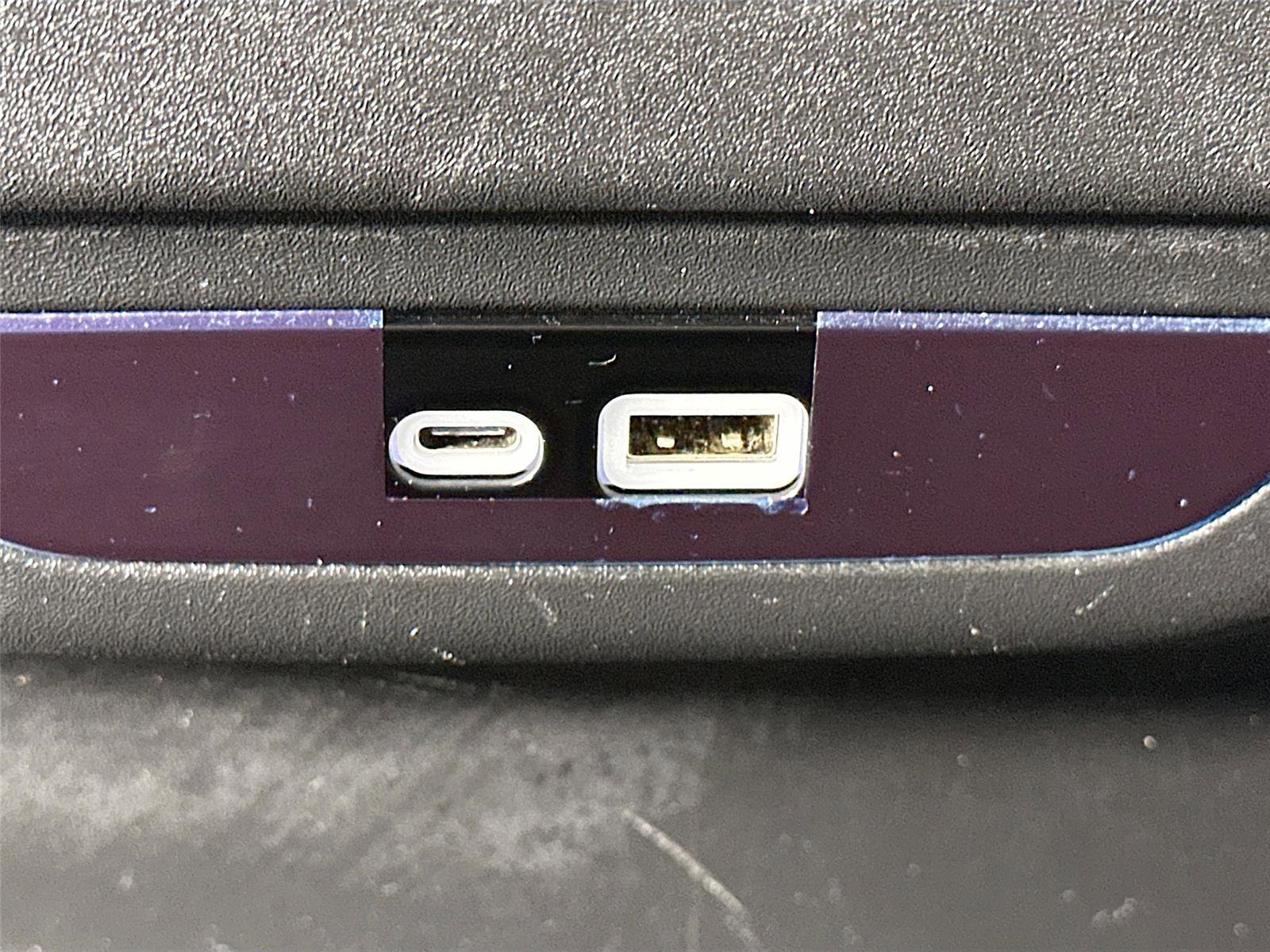 Used 2025 Chrysler Pacifica Select image 24