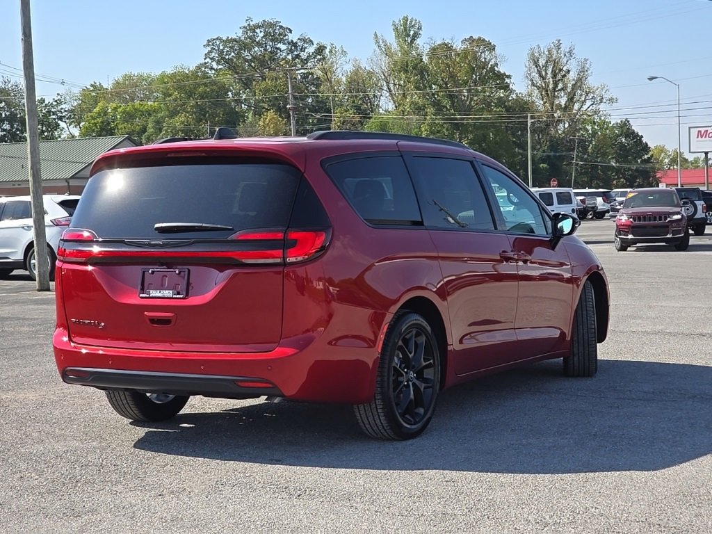 New 2026 Chrysler Pacifica Select image 7
