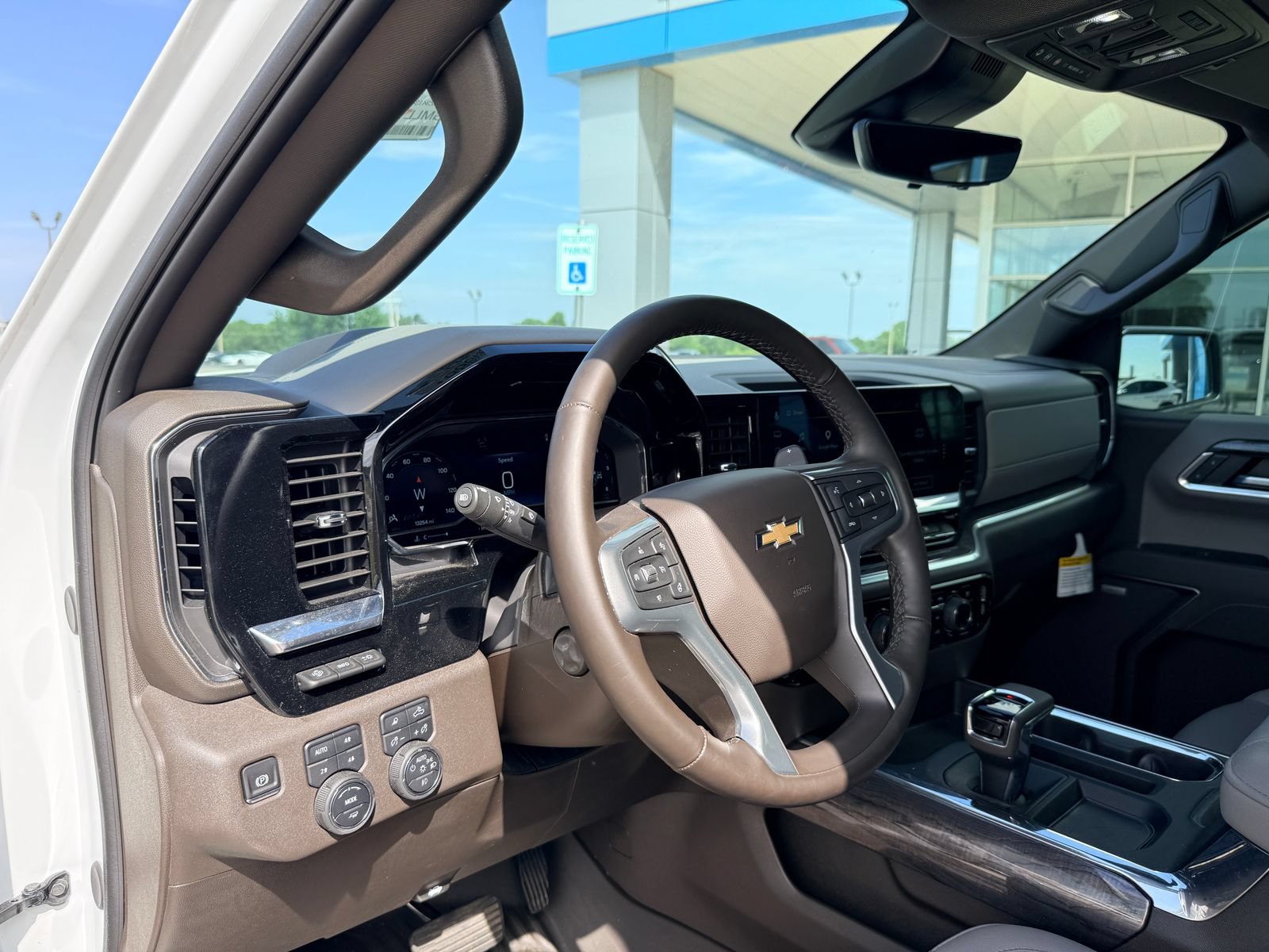 Used 2025 Chevrolet Silverado 1500 LTZ AWD/4WD image 11
