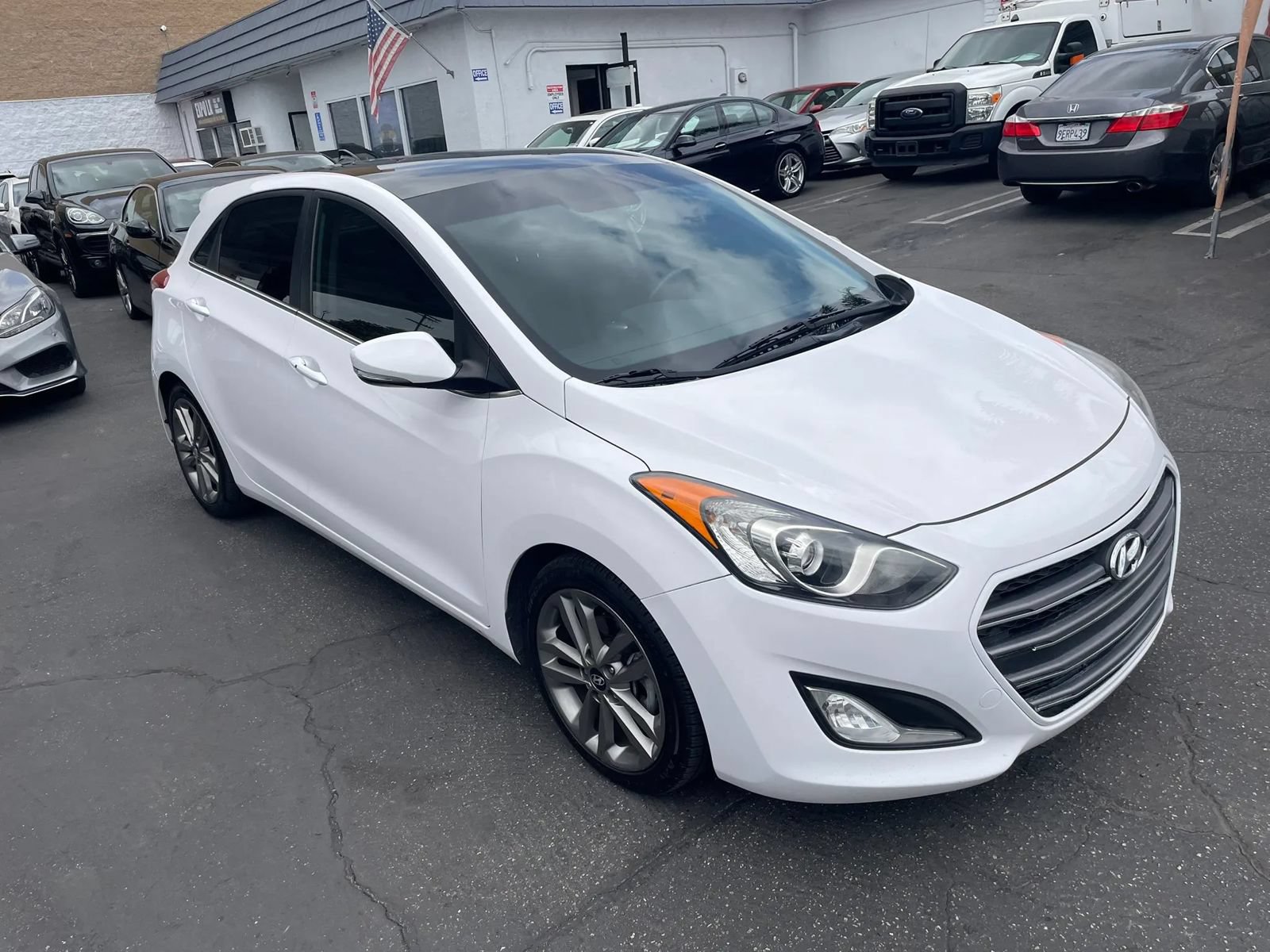 Used 2016 Hyundai Elantra GT w/ Option Group 03 FWD image 10