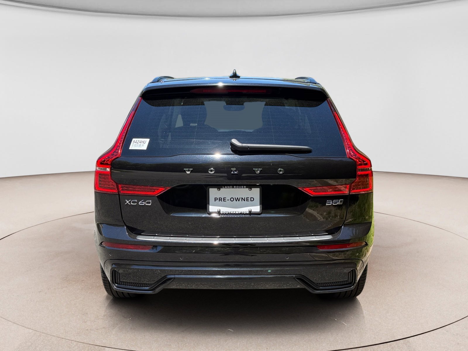 Used 2024 Volvo XC60 B5 Core AWD/4WD image 4