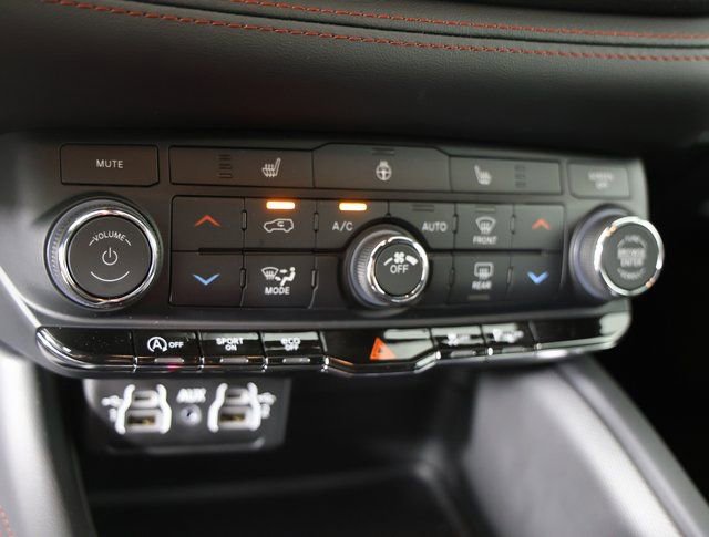 Used 2025 Dodge Durango GT RWD image 17