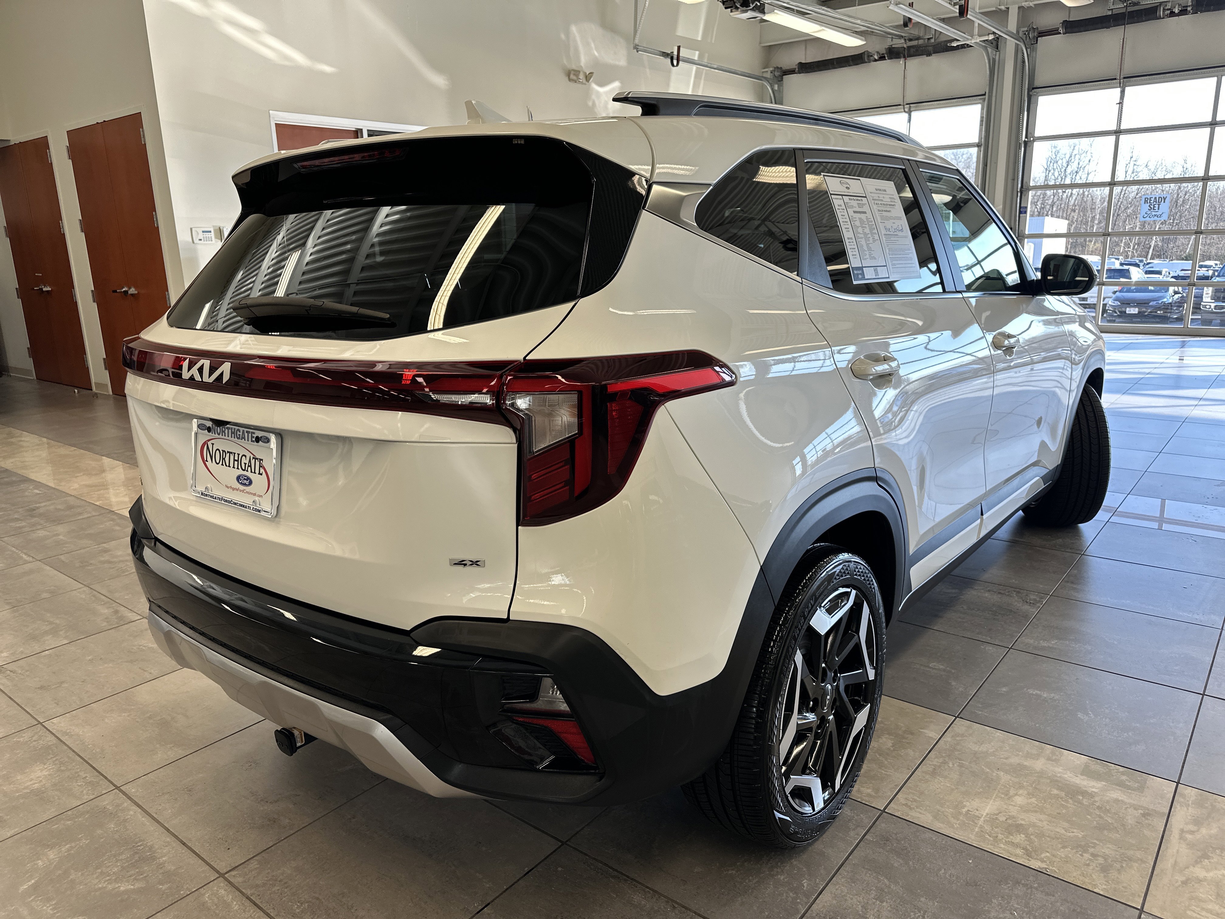 Used 2024 Kia Seltos SX w/ SX Sunroof Package image 14