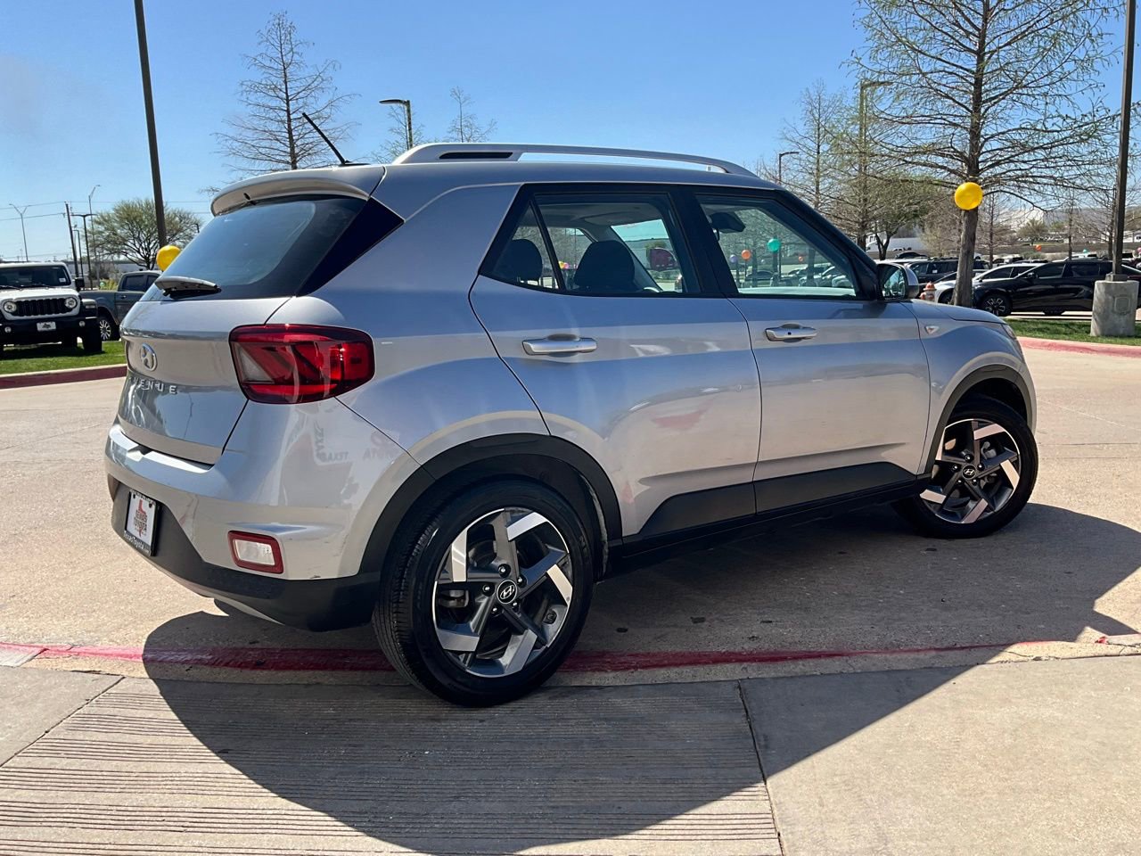 Used 2025 Hyundai Venue SEL image 6