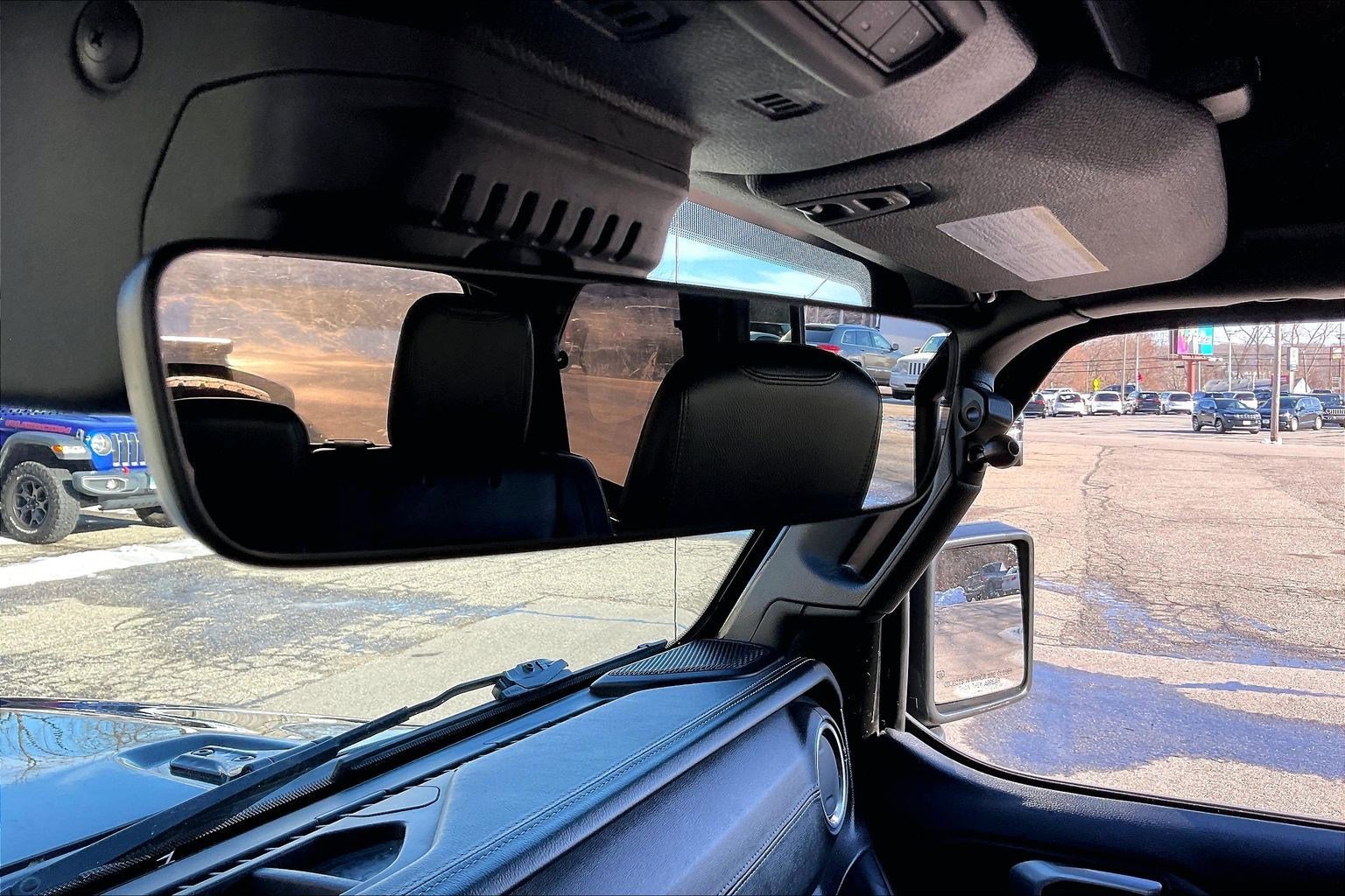 Used 2019 Jeep Wrangler Unlimited Sahara w/ Advanced Safety Group image 32