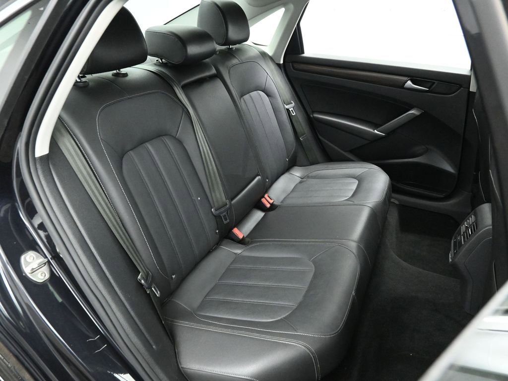 Used 2020 Volkswagen Passat 2.0T SEL image 18