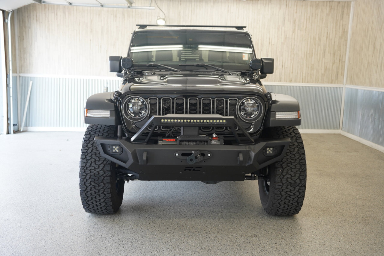 Used 2025 Jeep Gladiator Rubicon w/ Convenience Group image 2