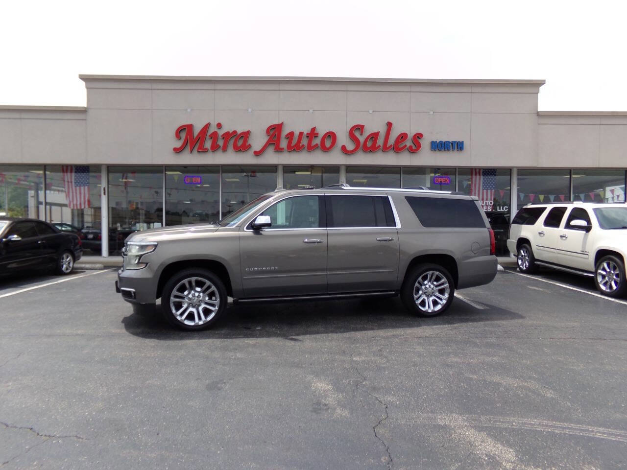 Used 2019 Chevrolet Suburban Premier w/ Premier Plus Edition AWD/4WD image 1