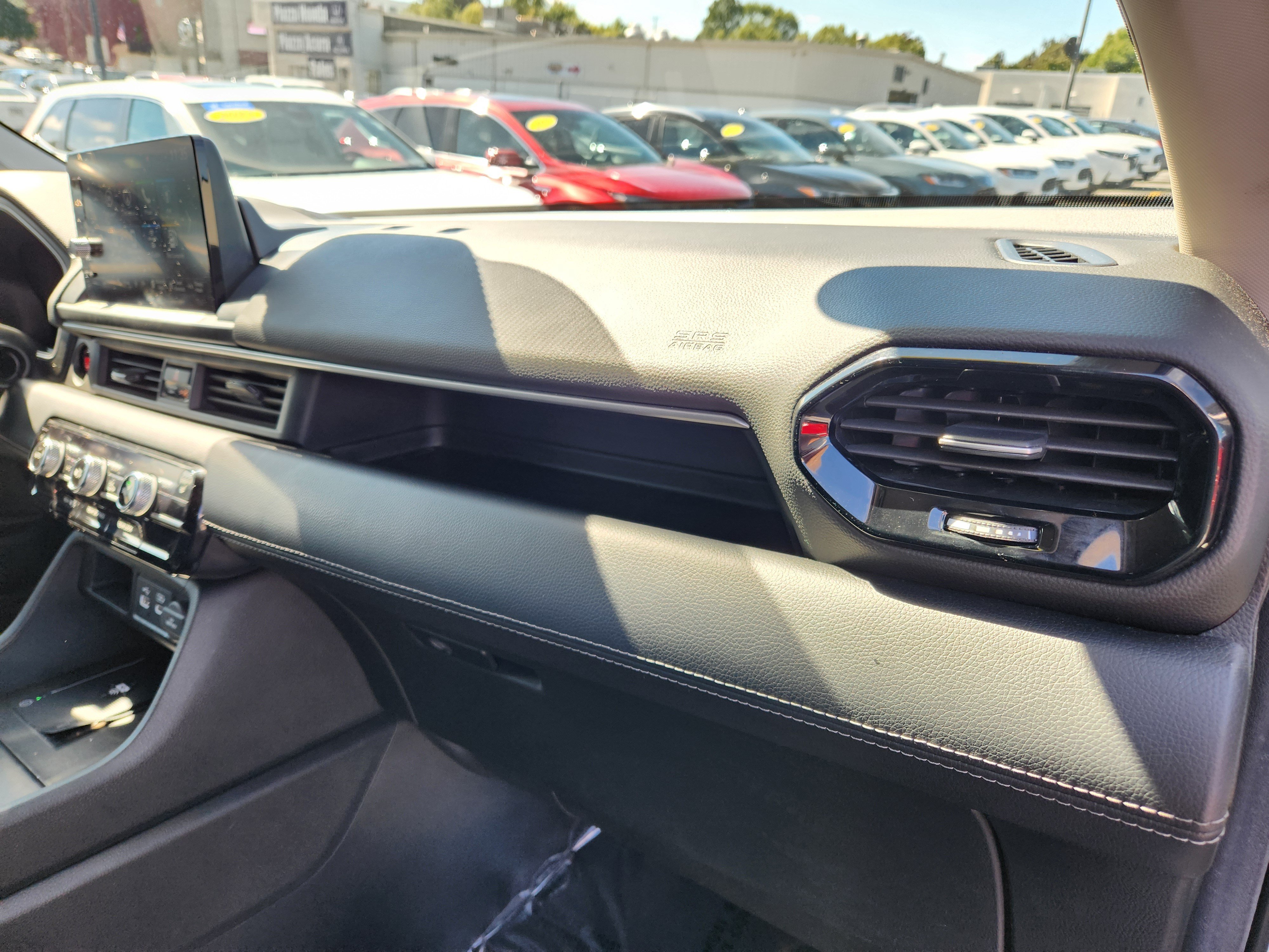 Used 2025 Honda Pilot Touring image 17