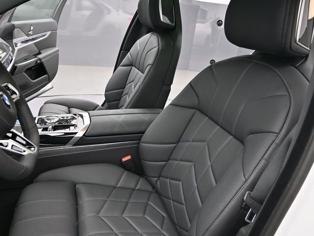 New 2026 BMW 760i xDrive w/ Executive Package AWD/4WD image 19